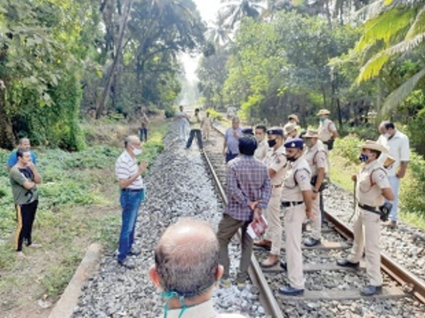 Velsao-Pale locals stop telecom cable replacement work near rail track 1 Velsao-Pale locals stop telecom cable replacement work near rail track