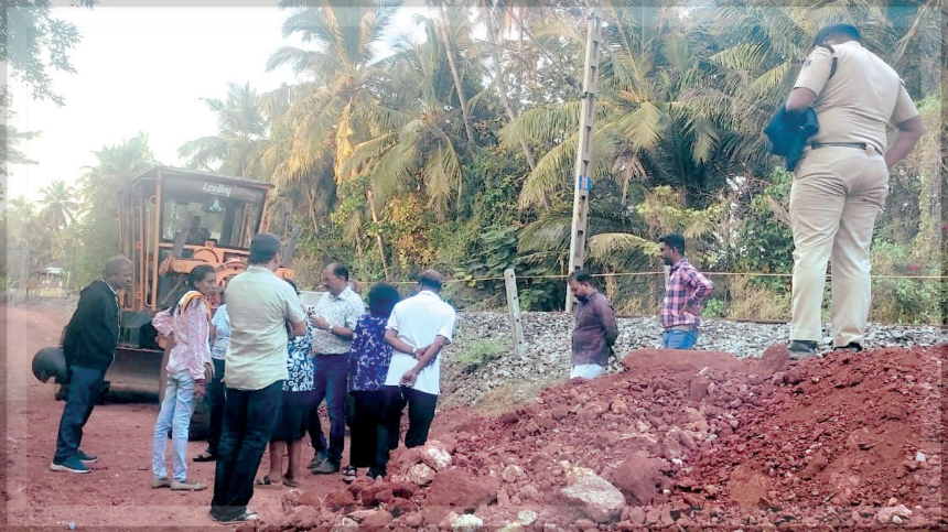 Velsao Panchayat Halts Railway Construction Amid Local Protests, Police Intervention 1 Velsao Panchayat Halts Railway Construction Amid Local Protests, Police Intervention