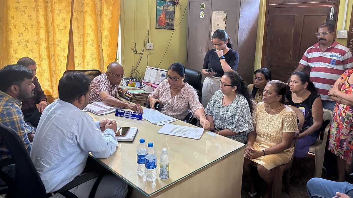 Velsao Residents Confront RVNL Officials Over Blocked Access Routes Due to Railway Expansion