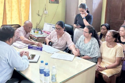 Velsao Villagers Demand Right of Way Restoration in Meeting with Rail Vikas Nigam Officials