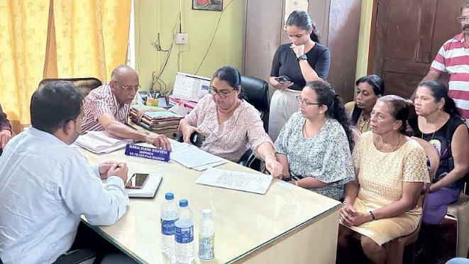 Velsao Villagers Demand Right of Way Restoration in Meeting with Rail Vikas Nigam Officials