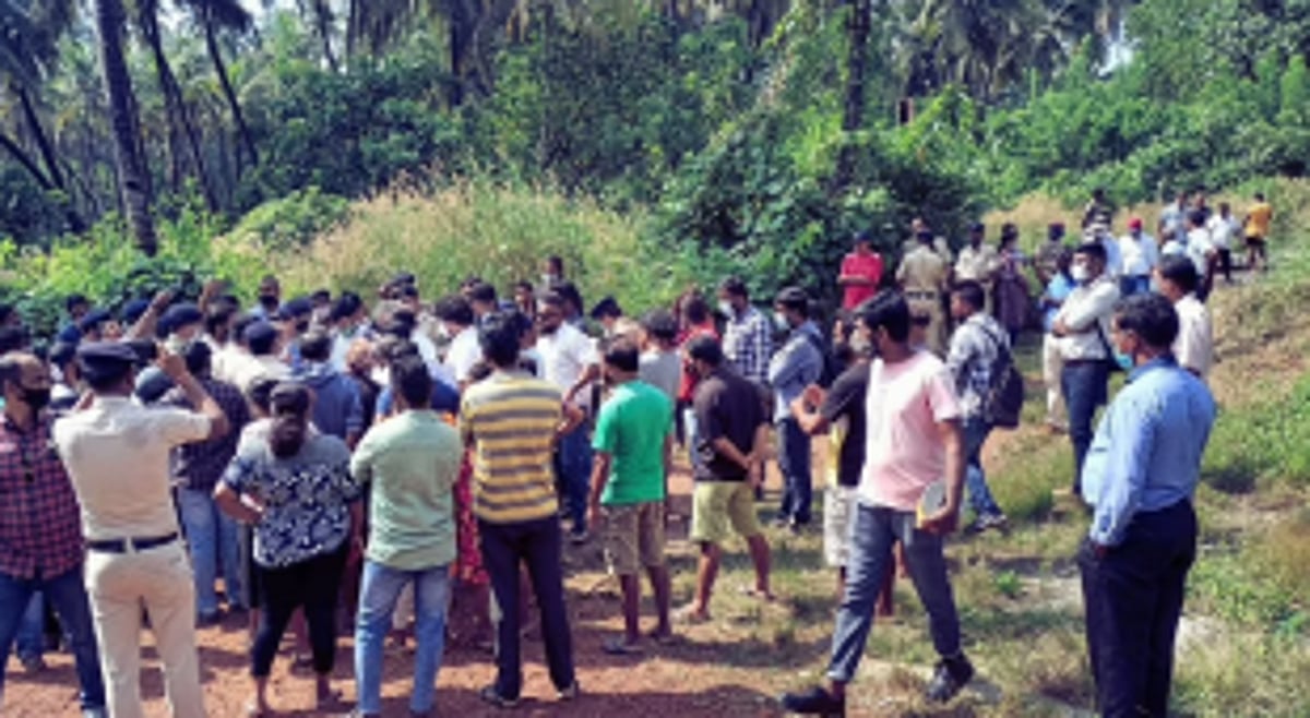 Velsao locals oppose double tracking,  coal transportation