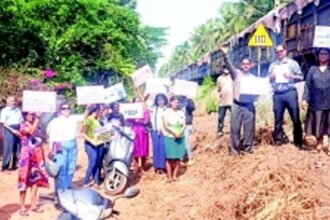 Velsao locals yet again protest blocking of ‘right of way’ by railway authorities