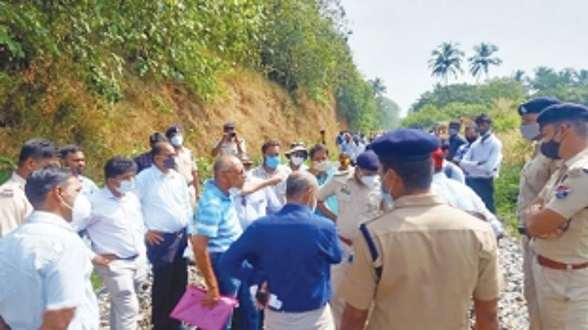 Velsaokars tell the Railways: OUR PROPERTIES ARE NOT YOUR PLAYGROUND