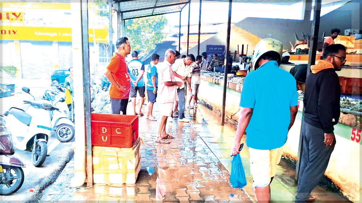 Vendors at Marcel Fish Market Struggling with Losses Due to Overflowing Wastewater