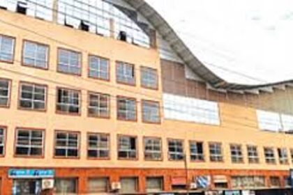 Vendors continue to operate from unsafe Ponda market building