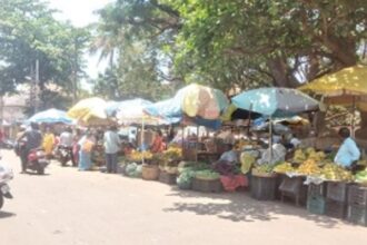 Vendors encroach road in Vasco
