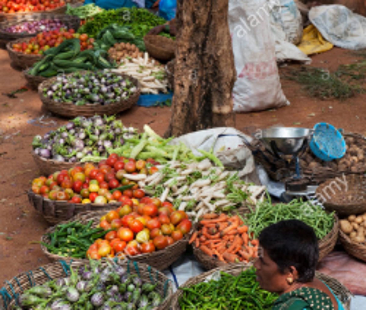 Vendors selling   wares by road   side in Margao