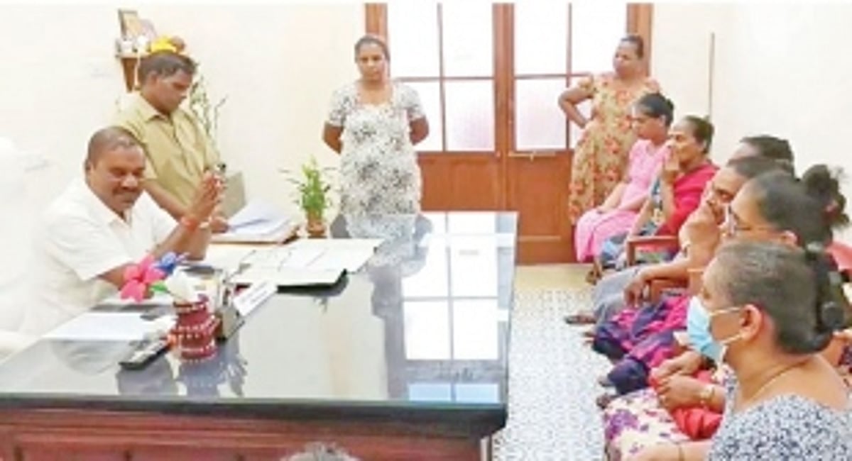 Vendors threaten to start selling fish outside Mormugao civic building