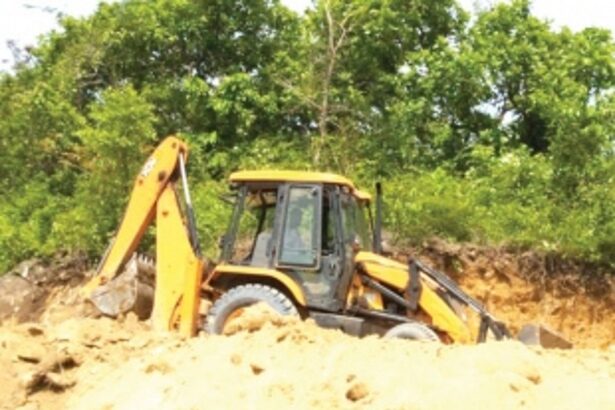 Verla, Canca, Parra residents stop  ‘illegal’ construction, hill cutting