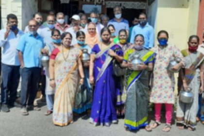 Verla Canca locals march to  Mapusa PWD office with vessels