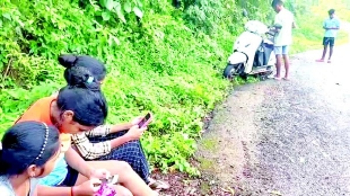 Verlem students trek up the hill for connectivity; pregnant women stay at relatives’ place