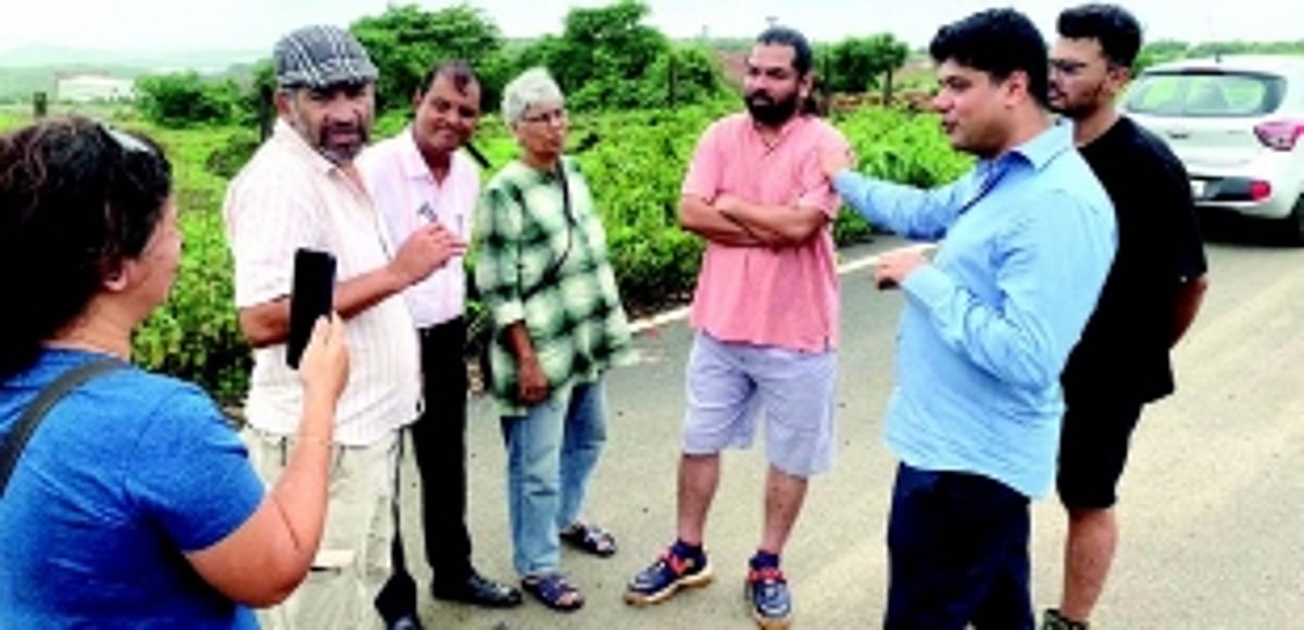 Verna locals rush to industrial estate to check on the visit  of ‘BookMyShow’ reps  with IDC officials