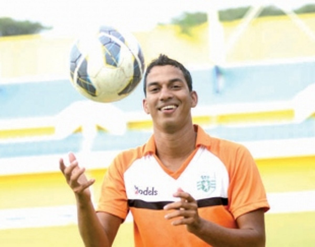 Victorino inspires Sporting Clube to a big win over Corps