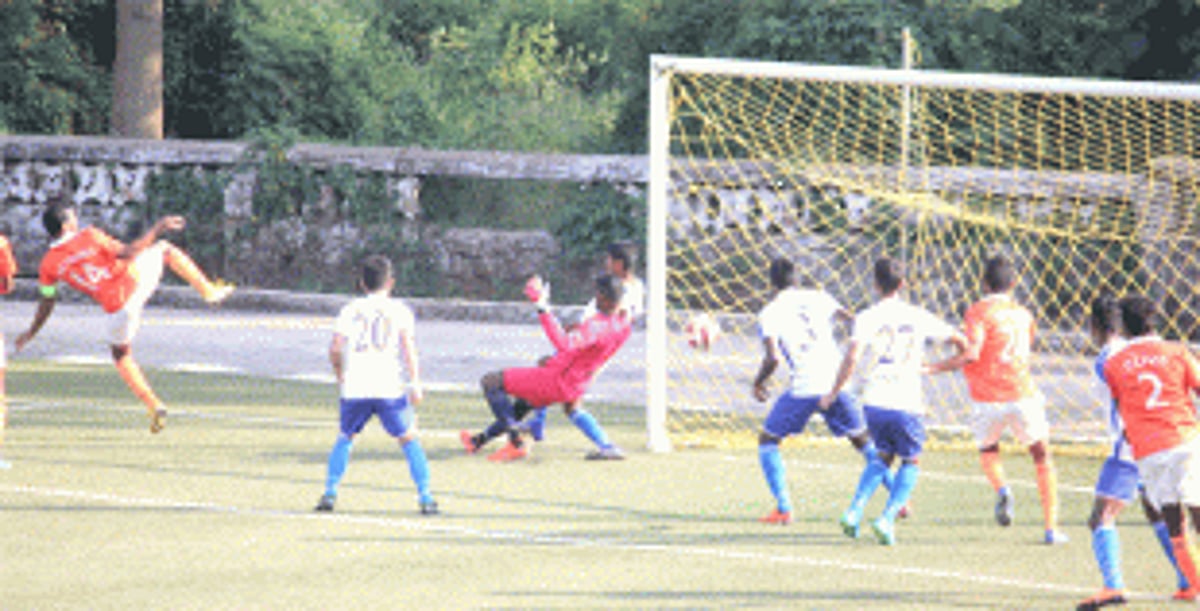 Victorino stars as Sporting put off  Signals