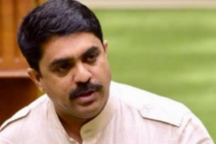 Vijai Sardesai Alleges Scam in Taxi, Rent-a-Car Permits; CM Sawant Promises Probe