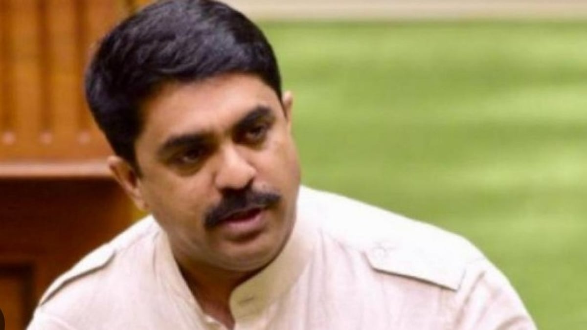 Vijai Sardesai Alleges Scam in Taxi, Rent-a-Car Permits; CM Sawant Promises Probe