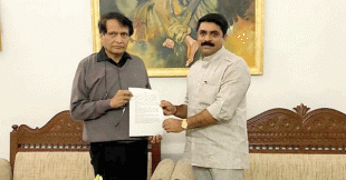 Vijai meets Prabhu, seeks early resumption of mining