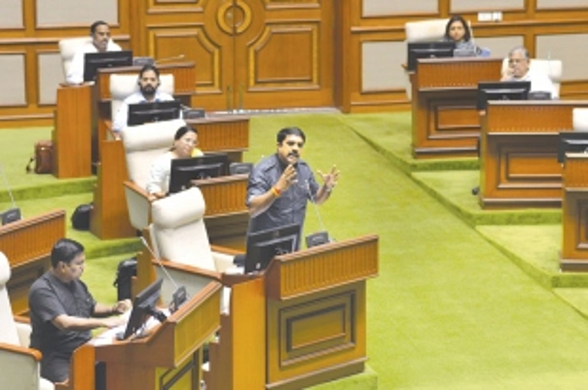 Vijai terms Kadamba buses as ‘coffins’ since 62% buses are over 15 yrs old