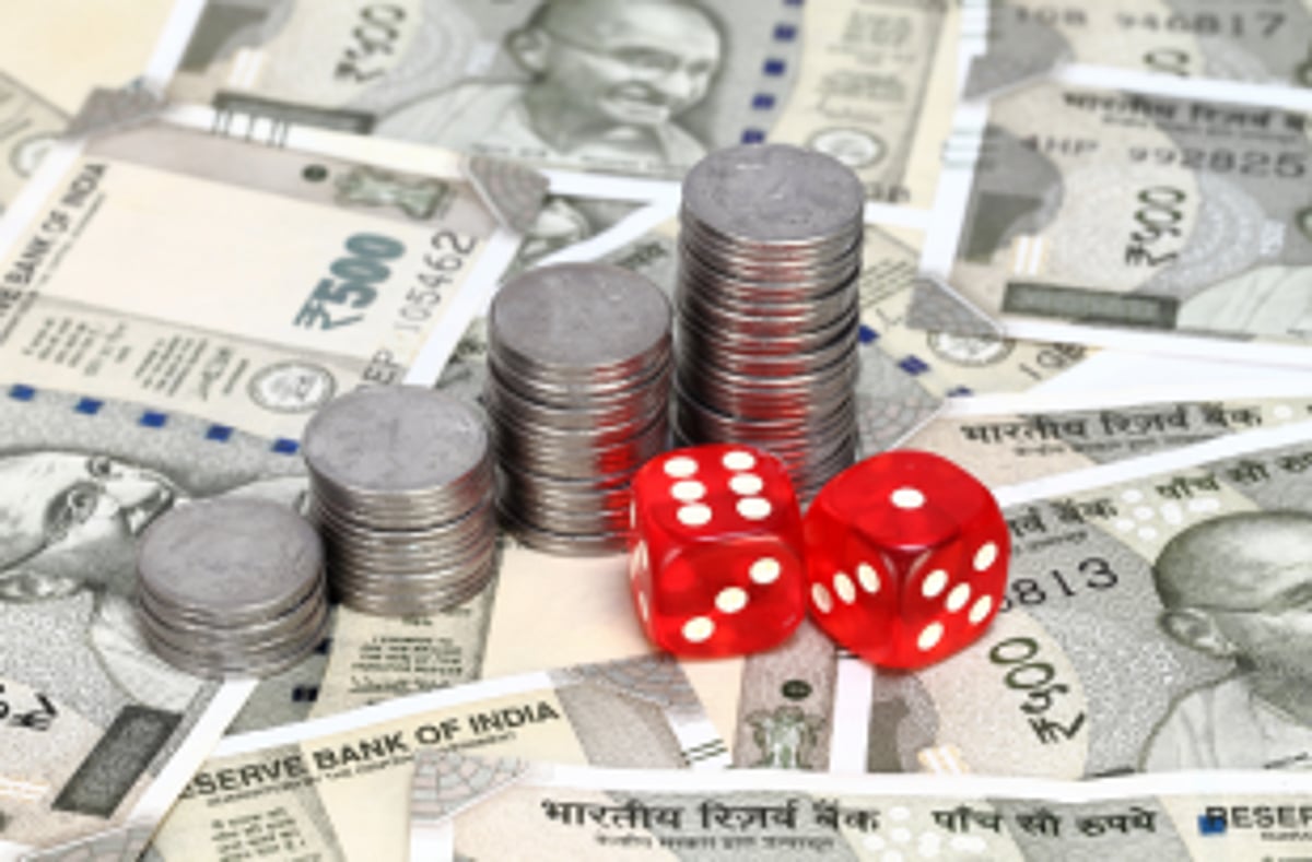 Villagers call on police to curb nightly gambling, brawls & dhirio in Benaulim fields