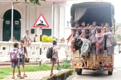 Viral video shows Margao school students clinging   to goods carrier rickshaw on their way back home