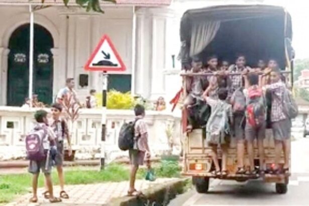 Viral video shows Margao school students clinging   to goods carrier rickshaw on their way back home