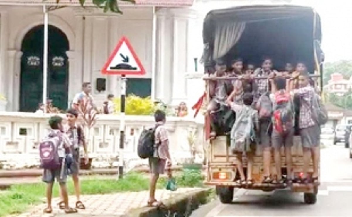 Viral video shows Margao school students clinging   to goods carrier rickshaw on their way back home
