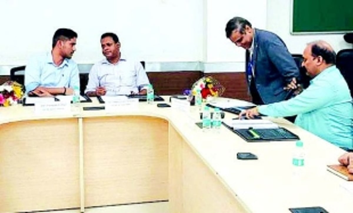 Viriato attends district review meet, urges banks to up lending to Self-Help Groups