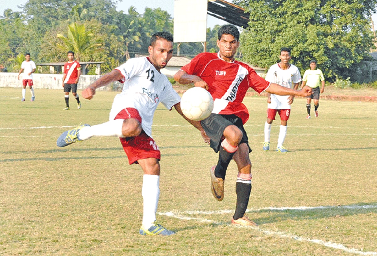 Vishal Sawant of Valpoi Football Club (white jersey) and Cleton Rodrigues of Clube Athletico de Parra tussle for the ball at Sangolda grounds on Monday.