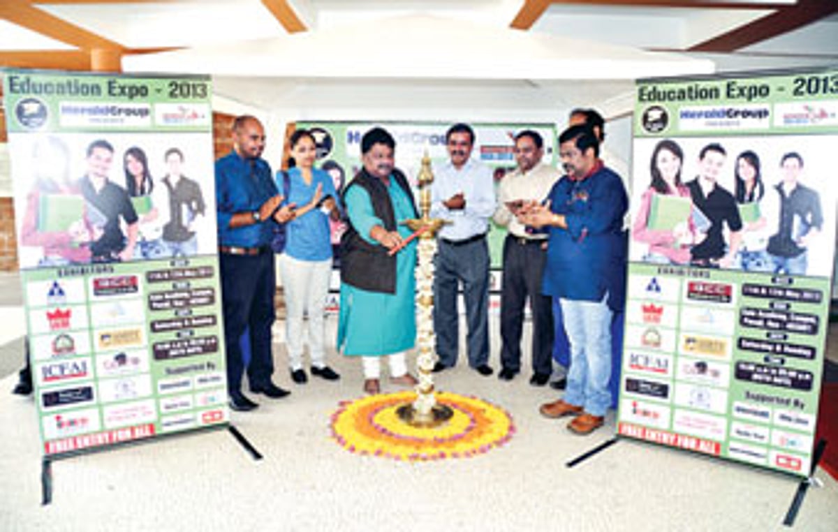 Vishnu Surya Wagh, MLA and chairman of Kala Academy lighting the traditional lamp