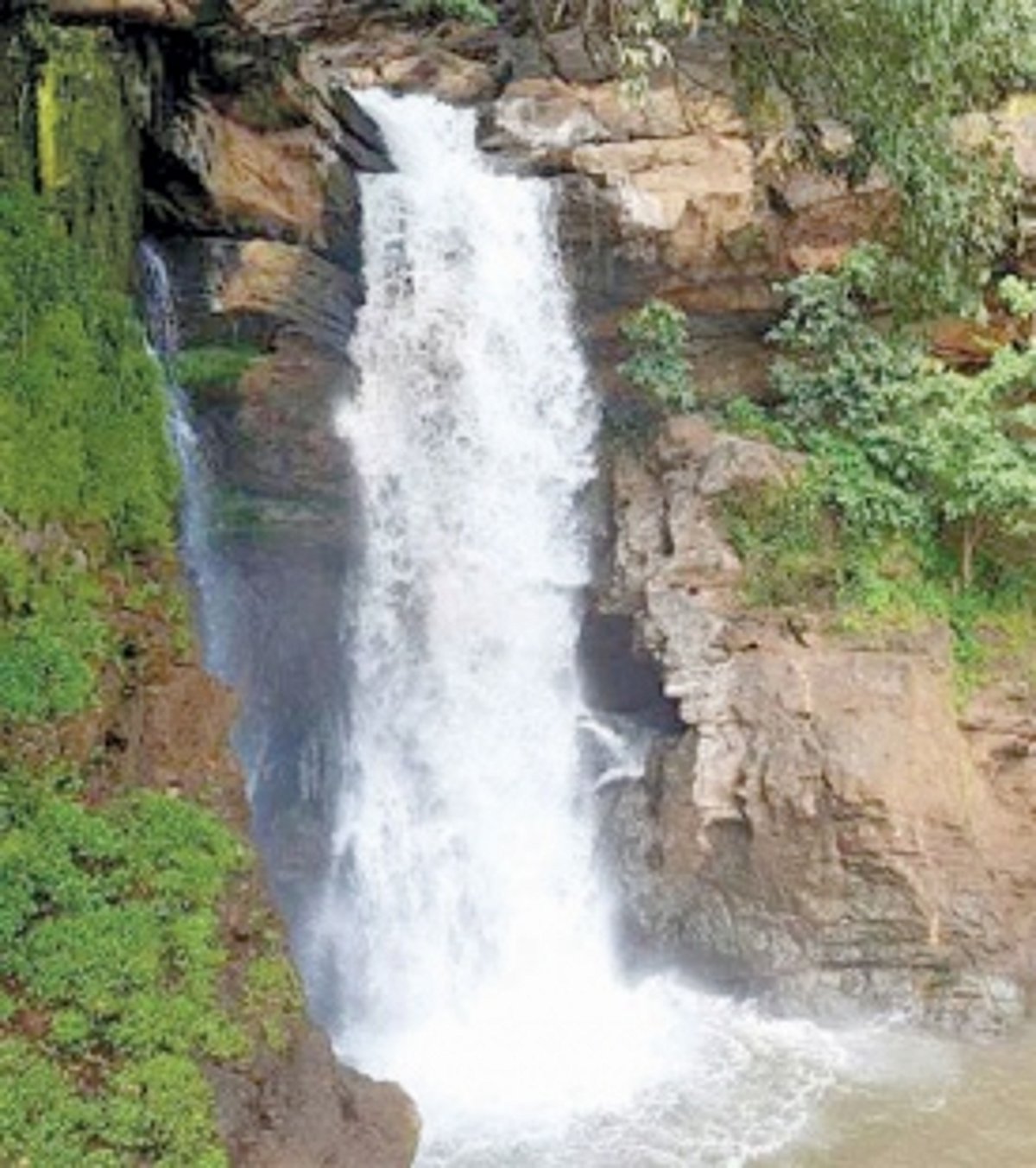 Visitors increasing at Haravalem waterfall, locals ask for better security