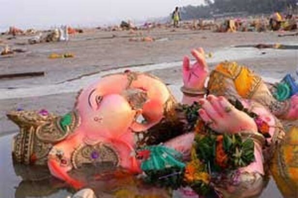 Volunteers take on post-visarjan beach clean-up