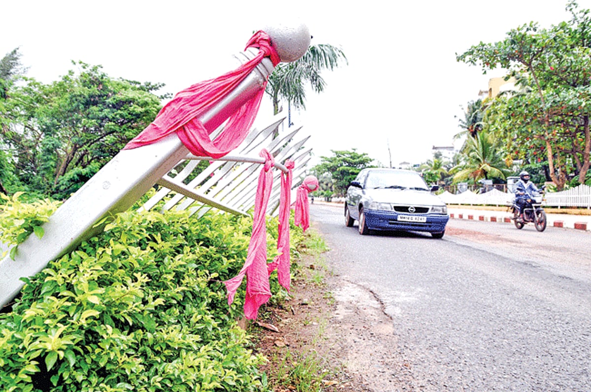 WARNING?SIGNALS: Red pieces of cloth are tied to the dislodged railings as a sign of danger to warn drivers passing along the Miramar-Dona Paula bypass, on Saturday.