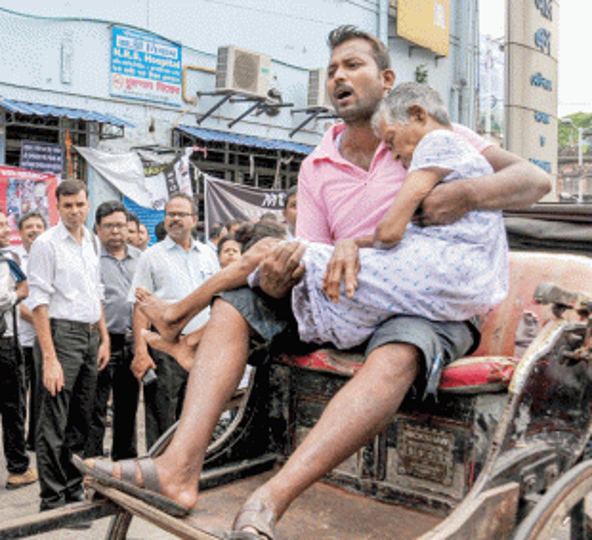 WB doctors in no mood to relent despite Mamata offer