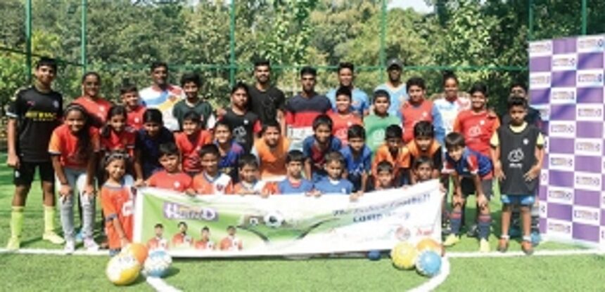 WHEN MANDAR CAME CALLING, THE 'JUNIORS' WERE THRILLED 1 WHEN MANDAR CAME CALLING, THE 'JUNIORS' WERE THRILLED