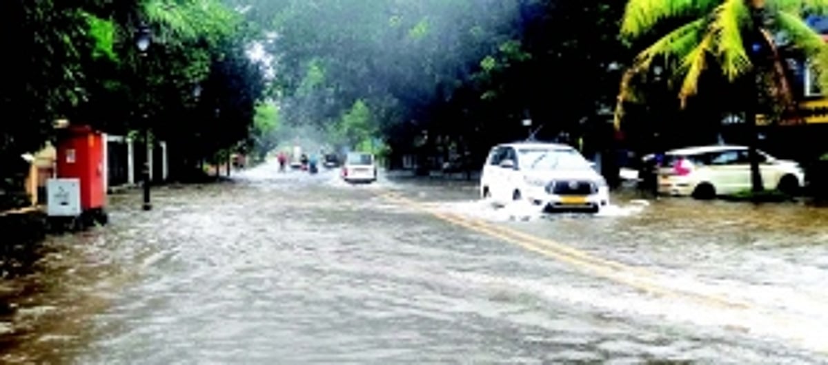 WHY CAN’T PANJIM’S ‘SMART’ BOSSES DO THIS MUCH?  De-silt drains, have a seamless sewerage network