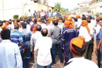 WISL workers block company auditors