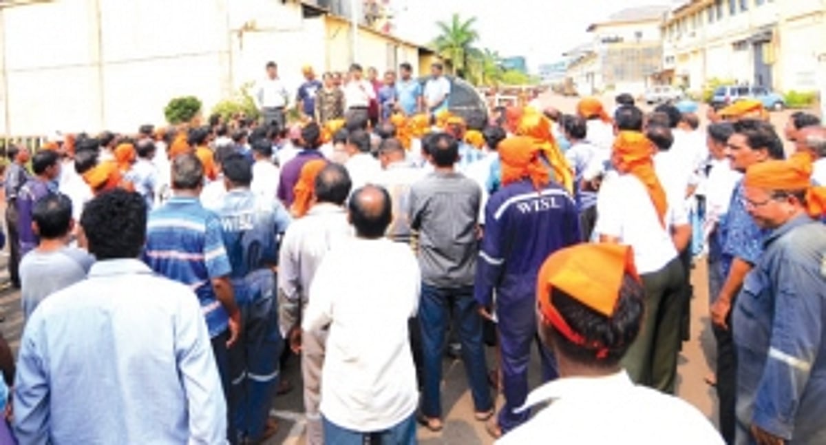WISL workers block company auditors