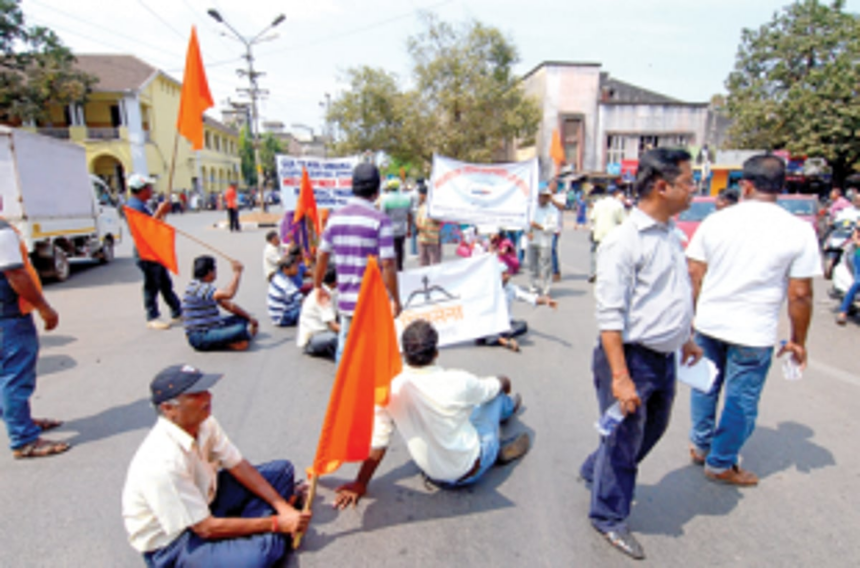 WISL workers protest nonpayment of salaries