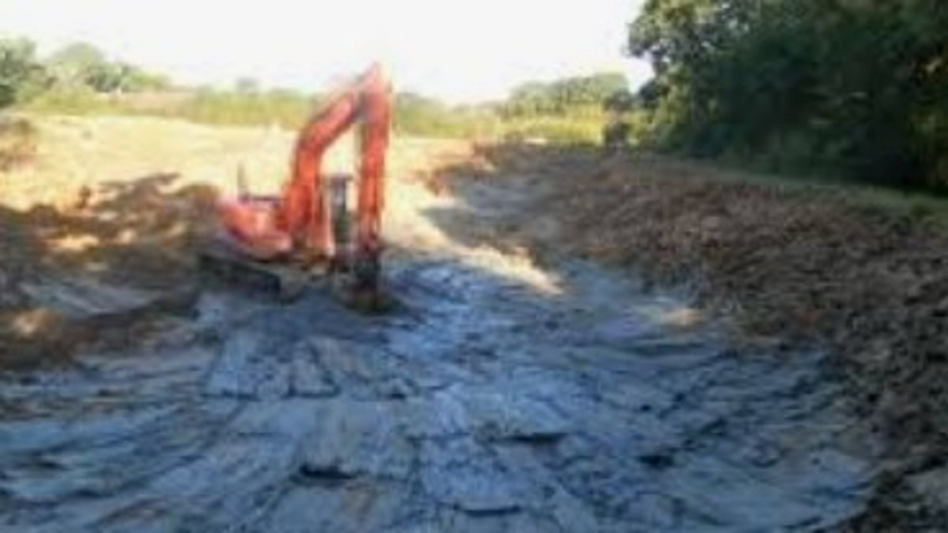 WRD Initiates Desilting in Seraulim to Prevent Monsoon Flooding 1 WRD Initiates Desilting in Seraulim to Prevent Monsoon Flooding