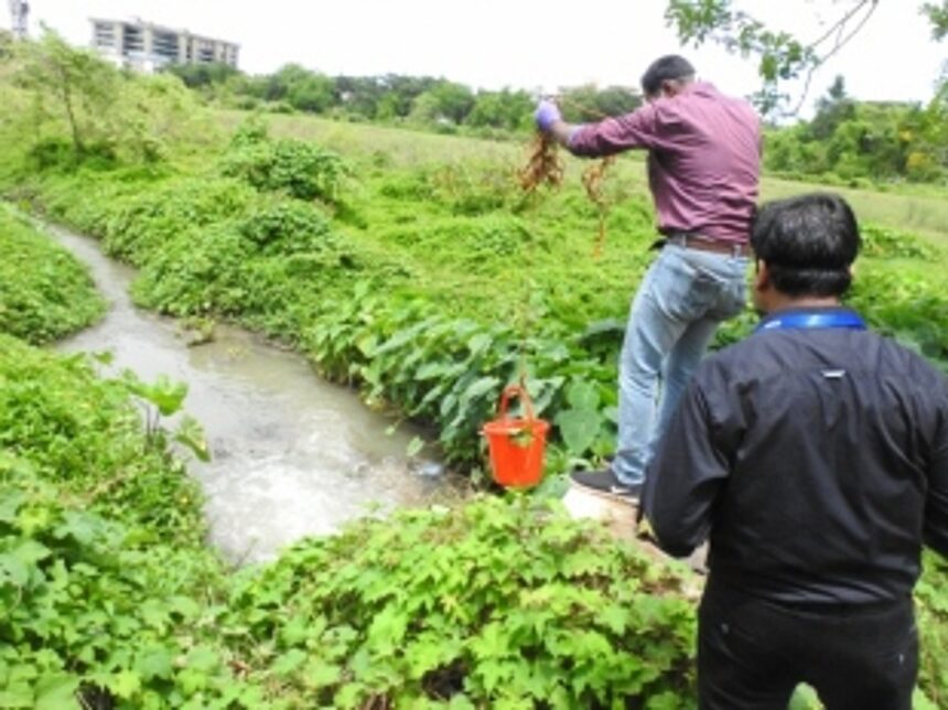 WRD Min inspects Fatorda  fields affected by flow of water