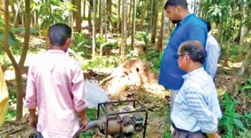 WRD officials come to the rescue of Dhat-Sangod farmers 1 WRD officials come to the rescue of Dhat-Sangod farmers