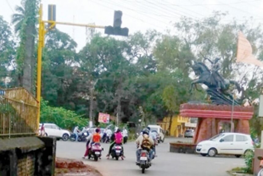 Wait is over, first traffic signal installed in Bicholim