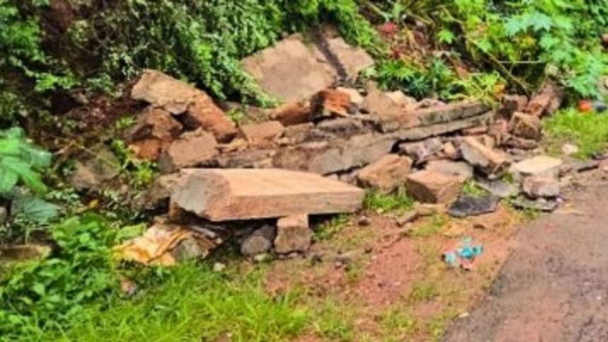 Wall Collapse Near Milagres Church in Mapusa; No Injuries Reported, Authorities Rush to Site 1 Wall Collapse Near Milagres Church in Mapusa; No Injuries Reported, Authorities Rush to Site