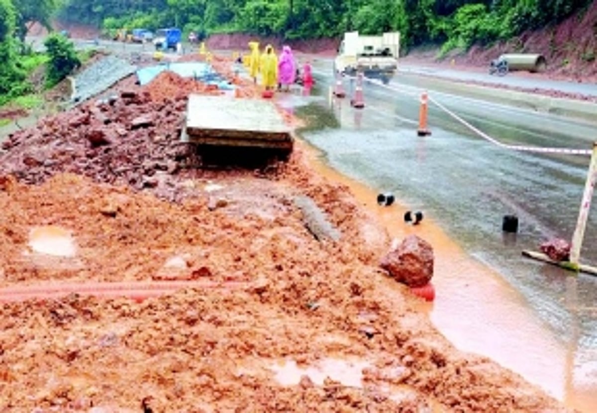 Wall collapse worsens cracks, causes damage to  Bethora-Borim highway