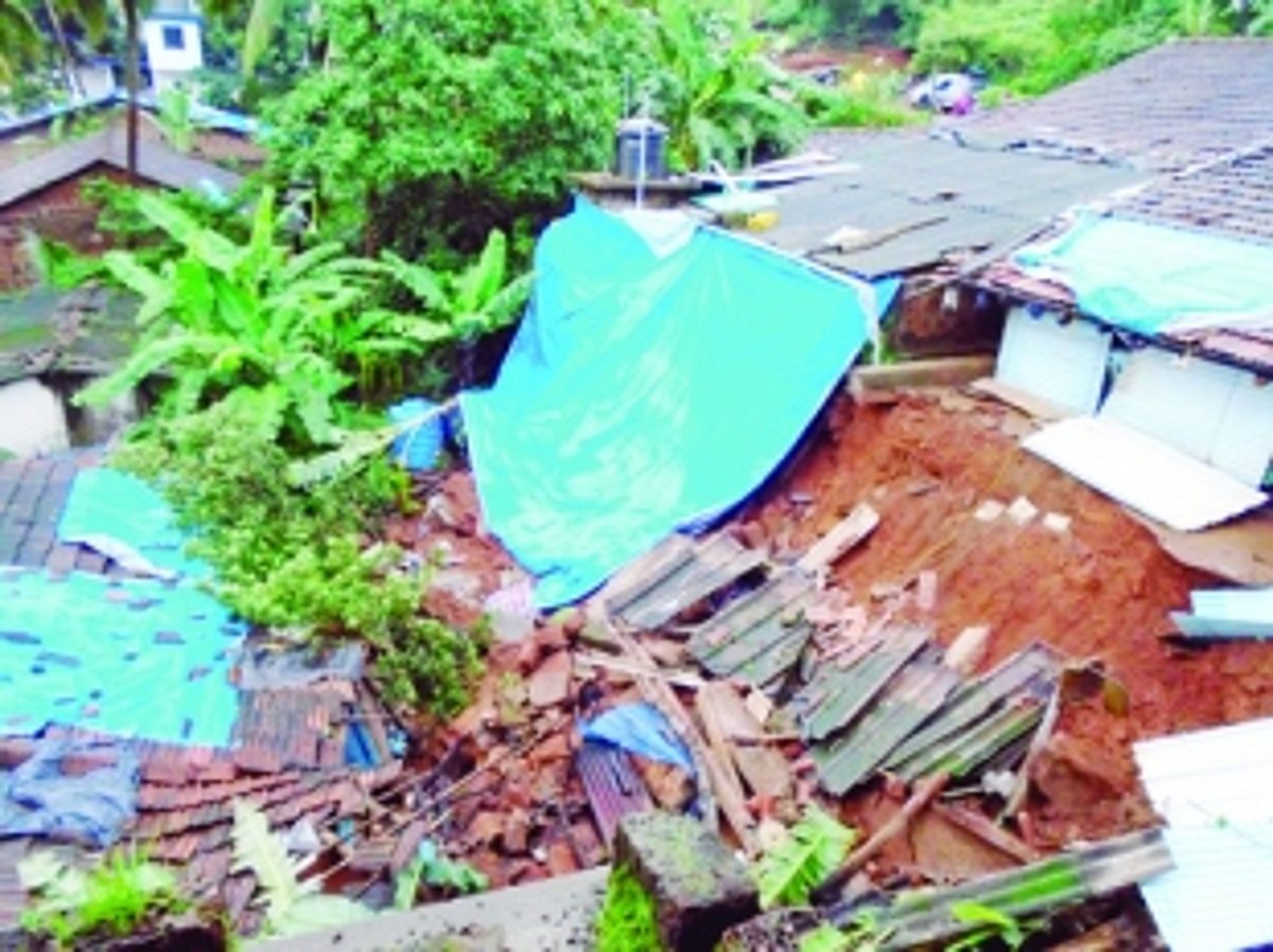 Wall damages house in Ponda;  two suffer minor injuries