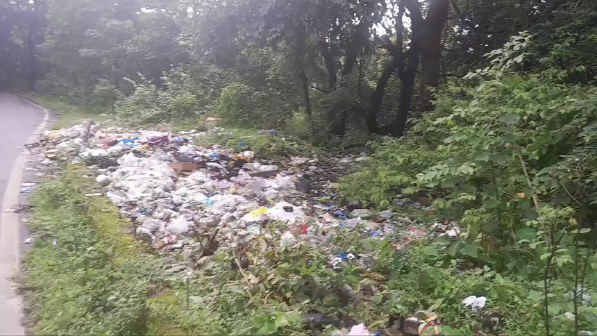 Waste dumping in Valpoi Forest raises alarms over environmental negligence 1 Waste dumping in Valpoi Forest raises alarms over environmental negligence
