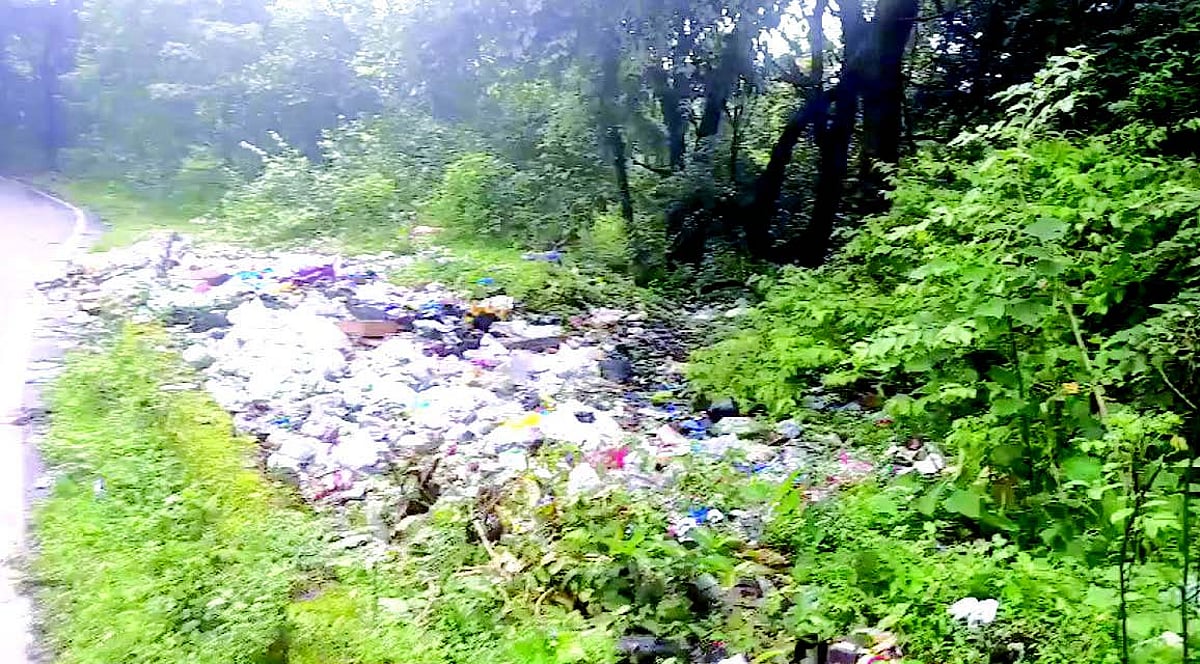 Waste dumping in Valpoi
forest raises alarms over environmental negligence