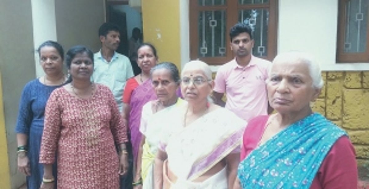 Water crisis compels Undir-Bandora locals to protest at PWD office in Daag