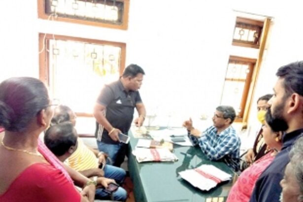 Water deprived locals  of Bhamai threaten to boycott ZP polls